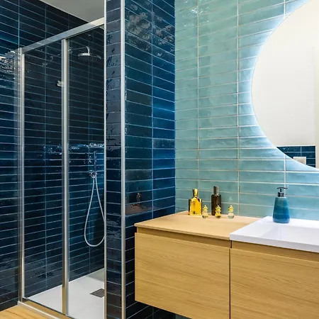 At Twenty-one New - Exclusive Panoramic Views!